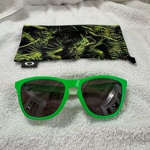 Oakley Green Sunglasses with Black Leaf Pouch - LIMITED EDIT
